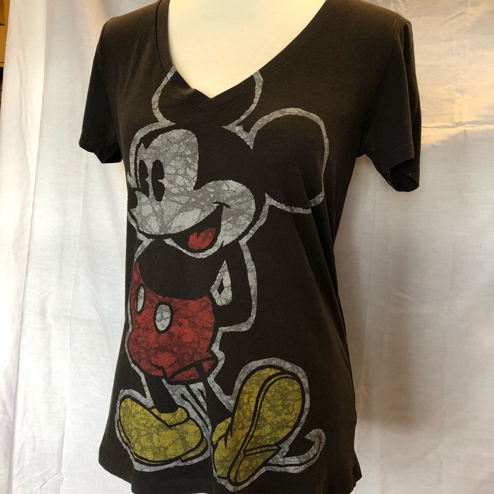 Disney Mickey Mouse short. Size large